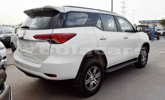Buy Import Toyota Fortuner White Car in Import - Dubai in Central Buy Import Toyota Fortuner White Car in Import - Dubai in Central