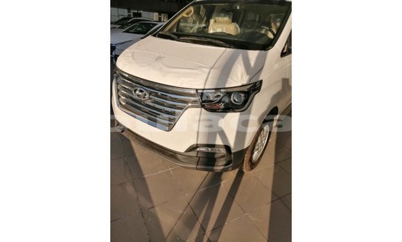 Buy Import Hyundai Accent White Car in Import - Dubai in Central Buy Import Hyundai Accent White Car in Import - Dubai in Central