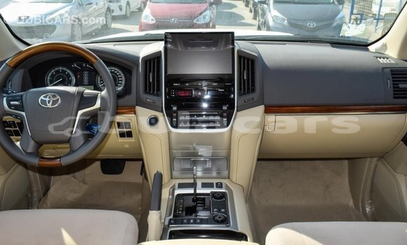 Buy Import Toyota Land Cruiser White Car in Import - Dubai in Central Buy Import Toyota Land Cruiser White Car in Import - Dubai in Central