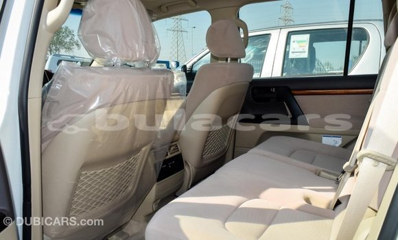 Buy Import Toyota Land Cruiser White Car in Import - Dubai in Central Buy Import Toyota Land Cruiser White Car in Import - Dubai in Central