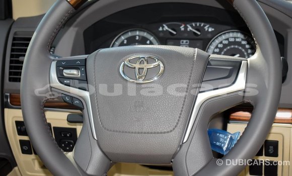 Buy Import Toyota Land Cruiser White Car in Import - Dubai in Central Buy Import Toyota Land Cruiser White Car in Import - Dubai in Central