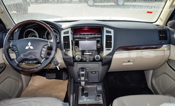 Buy Import Mitsubishi Pajero White Car in Import - Dubai in Central Buy Import Mitsubishi Pajero White Car in Import - Dubai in Central