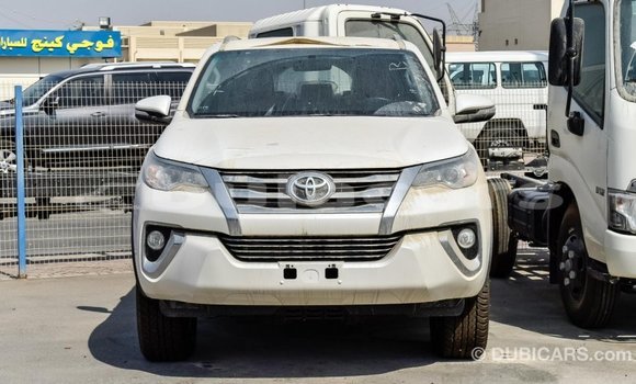 Buy Import Toyota Fortuner White Car in Import - Dubai in Central Buy Import Toyota Fortuner White Car in Import - Dubai in Central