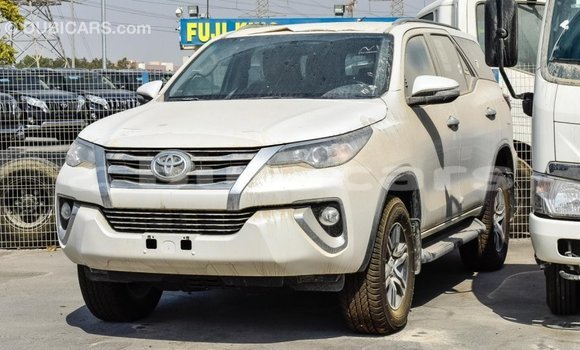 Buy Import Toyota Fortuner White Car in Import - Dubai in Central Buy Import Toyota Fortuner White Car in Import - Dubai in Central