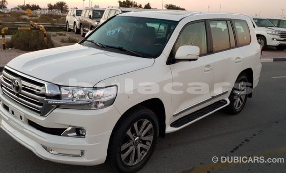 Buy Import Toyota Land Cruiser White Car in Import - Dubai in Central Buy Import Toyota Land Cruiser White Car in Import - Dubai in Central