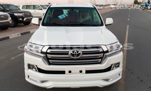 Buy Import Toyota Land Cruiser White Car in Import - Dubai in Central Buy Import Toyota Land Cruiser White Car in Import - Dubai in Central