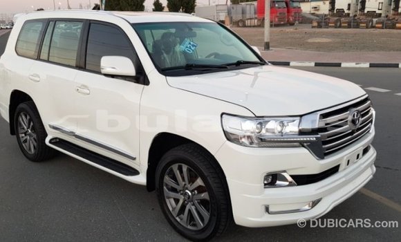 Buy Import Toyota Land Cruiser White Car in Import - Dubai in Central Buy Import Toyota Land Cruiser White Car in Import - Dubai in Central