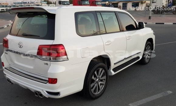Buy Import Toyota Land Cruiser White Car in Import - Dubai in Central Buy Import Toyota Land Cruiser White Car in Import - Dubai in Central