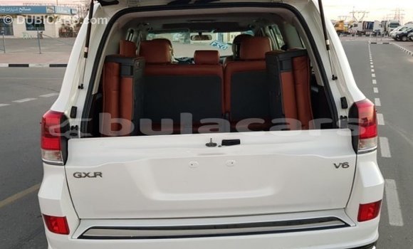 Buy Import Toyota Land Cruiser White Car in Import - Dubai in Central Buy Import Toyota Land Cruiser White Car in Import - Dubai in Central