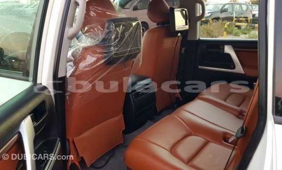 Buy Import Toyota Land Cruiser White Car in Import - Dubai in Central Buy Import Toyota Land Cruiser White Car in Import - Dubai in Central