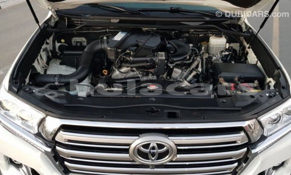 Buy Import Toyota Land Cruiser White Car in Import - Dubai in Central Buy Import Toyota Land Cruiser White Car in Import - Dubai in Central