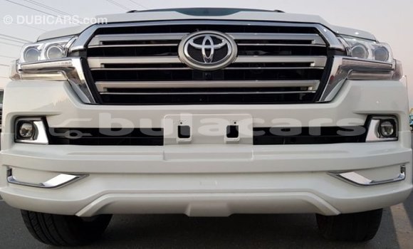 Buy Import Toyota Land Cruiser White Car in Import - Dubai in Central Buy Import Toyota Land Cruiser White Car in Import - Dubai in Central