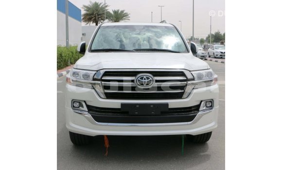 Acheter Import Voiture Toyota Land Cruiser Blanc à Import - Dubai, Central Acheter Import Voiture Toyota Land Cruiser Blanc à Import - Dubai, Central
