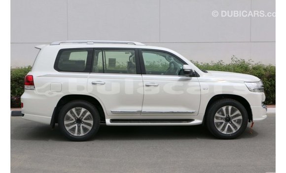 Acheter Import Voiture Toyota Land Cruiser Blanc à Import - Dubai, Central Acheter Import Voiture Toyota Land Cruiser Blanc à Import - Dubai, Central