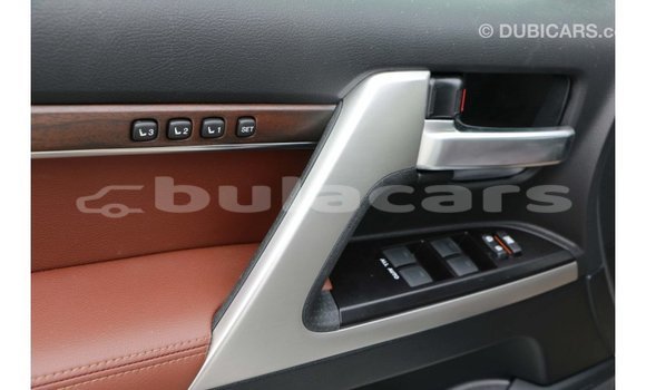 Acheter Import Voiture Toyota Land Cruiser Blanc à Import - Dubai, Central Acheter Import Voiture Toyota Land Cruiser Blanc à Import - Dubai, Central