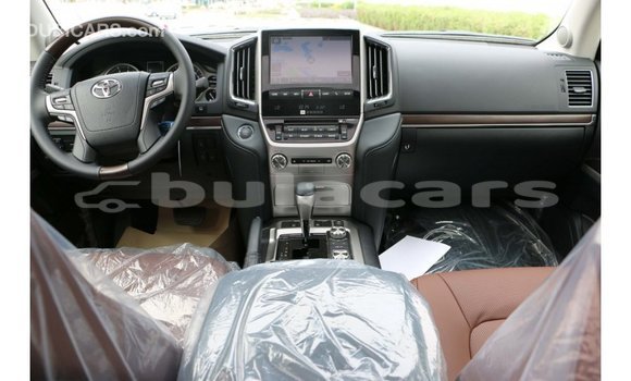 Acheter Import Voiture Toyota Land Cruiser Blanc à Import - Dubai, Central Acheter Import Voiture Toyota Land Cruiser Blanc à Import - Dubai, Central