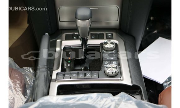 Acheter Import Voiture Toyota Land Cruiser Blanc à Import - Dubai, Central Acheter Import Voiture Toyota Land Cruiser Blanc à Import - Dubai, Central