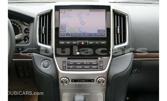 Acheter Import Voiture Toyota Land Cruiser Blanc à Import - Dubai, Central Acheter Import Voiture Toyota Land Cruiser Blanc à Import - Dubai, Central