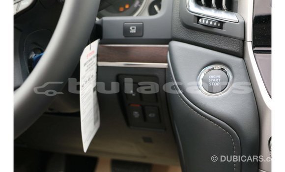 Acheter Import Voiture Toyota Land Cruiser Blanc à Import - Dubai, Central Acheter Import Voiture Toyota Land Cruiser Blanc à Import - Dubai, Central