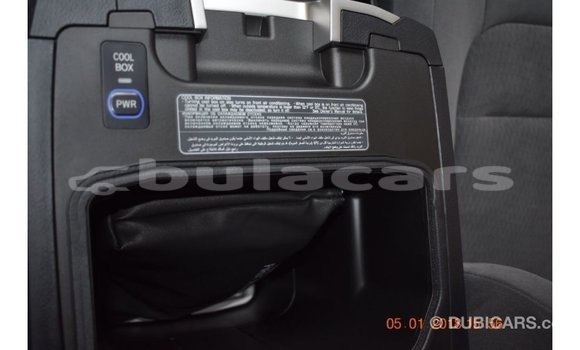 Acheter Import Voiture Toyota Land Cruiser Gris à Import - Dubai, Central Acheter Import Voiture Toyota Land Cruiser Gris à Import - Dubai, Central