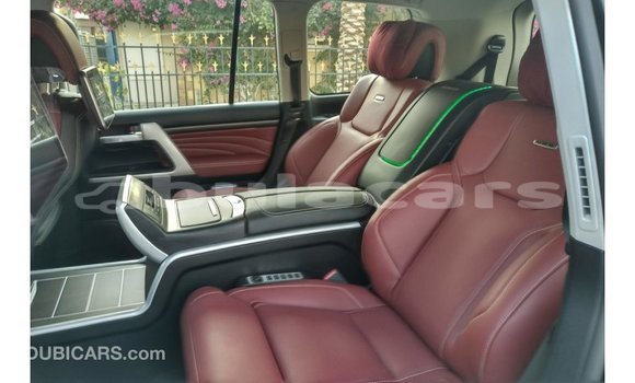 Acheter Import Voiture Toyota Land Cruiser Noir à Import - Dubai, Central Acheter Import Voiture Toyota Land Cruiser Noir à Import - Dubai, Central