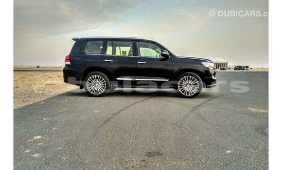 Acheter Import Voiture Toyota Land Cruiser Noir à Import - Dubai, Central Acheter Import Voiture Toyota Land Cruiser Noir à Import - Dubai, Central