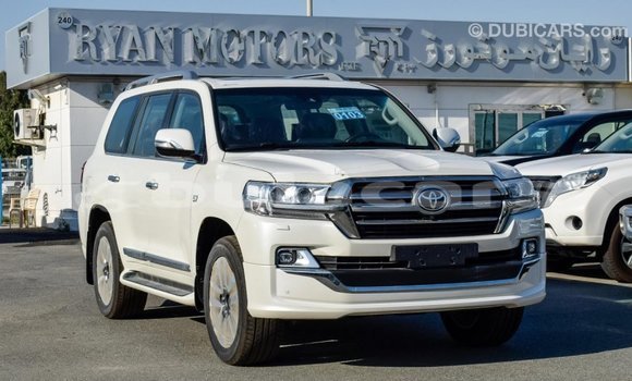 Buy Import Toyota Land Cruiser White Car in Import - Dubai in Central Buy Import Toyota Land Cruiser White Car in Import - Dubai in Central