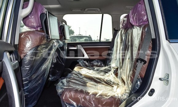 Buy Import Toyota Land Cruiser White Car in Import - Dubai in Central Buy Import Toyota Land Cruiser White Car in Import - Dubai in Central