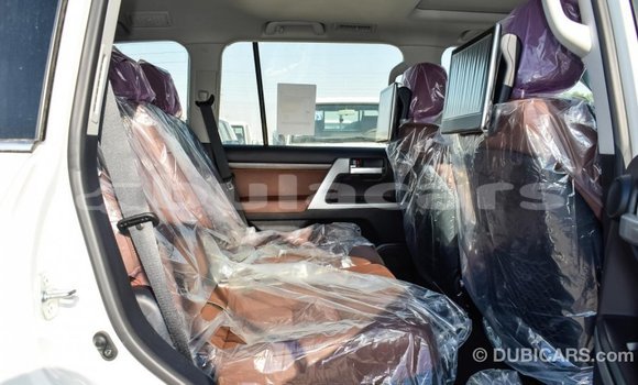 Buy Import Toyota Land Cruiser White Car in Import - Dubai in Central Buy Import Toyota Land Cruiser White Car in Import - Dubai in Central