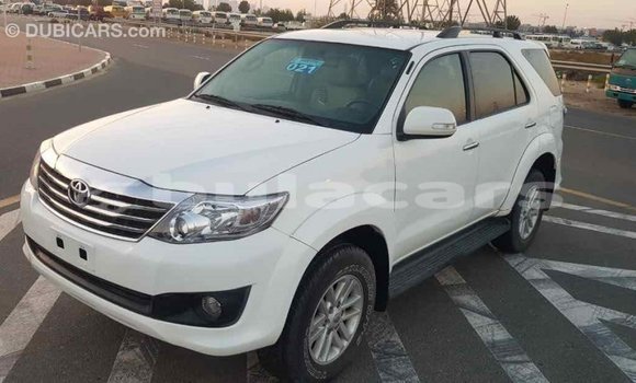Buy Import Toyota Fortuner White Car in Import - Dubai in Central Buy Import Toyota Fortuner White Car in Import - Dubai in Central