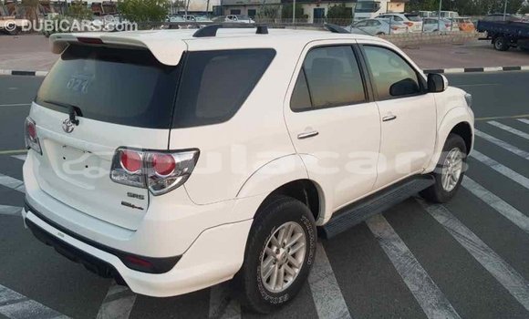Buy Import Toyota Fortuner White Car in Import - Dubai in Central Buy Import Toyota Fortuner White Car in Import - Dubai in Central