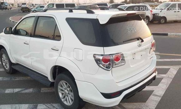 Buy Import Toyota Fortuner White Car in Import - Dubai in Central Buy Import Toyota Fortuner White Car in Import - Dubai in Central