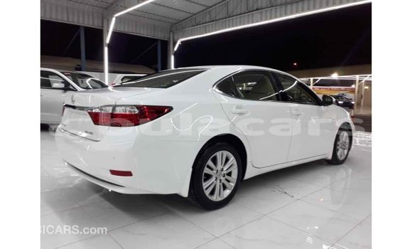Buy Import Lexus ES White Car in Import - Dubai in Central Buy Import Lexus ES White Car in Import - Dubai in Central