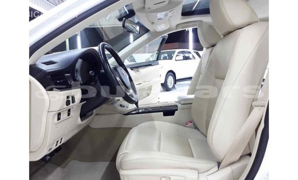 Buy Import Lexus ES White Car in Import - Dubai in Central Buy Import Lexus ES White Car in Import - Dubai in Central