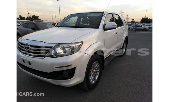 Buy Import Toyota Fortuner White Car in Import - Dubai in Central Buy Import Toyota Fortuner White Car in Import - Dubai in Central
