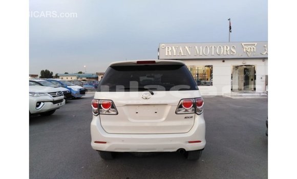 Buy Import Toyota Fortuner White Car in Import - Dubai in Central Buy Import Toyota Fortuner White Car in Import - Dubai in Central