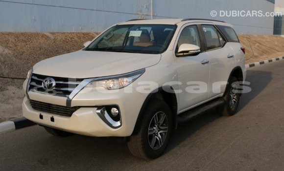 Acheter Import Voiture Toyota Fortuner Noir à Import - Dubai, Central Acheter Import Voiture Toyota Fortuner Noir à Import - Dubai, Central