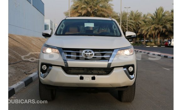 Acheter Import Voiture Toyota Fortuner Noir à Import - Dubai, Central Acheter Import Voiture Toyota Fortuner Noir à Import - Dubai, Central
