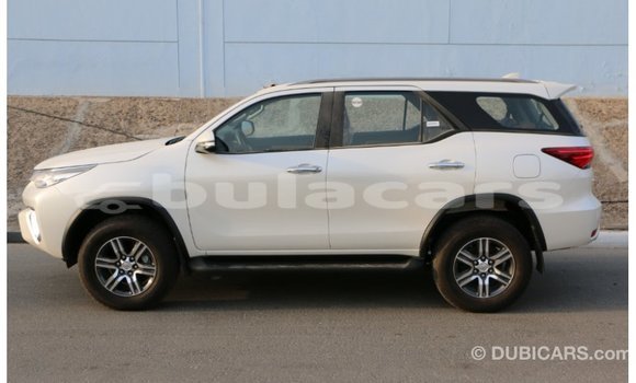 Acheter Import Voiture Toyota Fortuner Noir à Import - Dubai, Central Acheter Import Voiture Toyota Fortuner Noir à Import - Dubai, Central