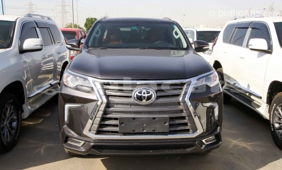Acheter Import Voiture Toyota Fortuner Gris à Import - Dubai, Central Acheter Import Voiture Toyota Fortuner Gris à Import - Dubai, Central