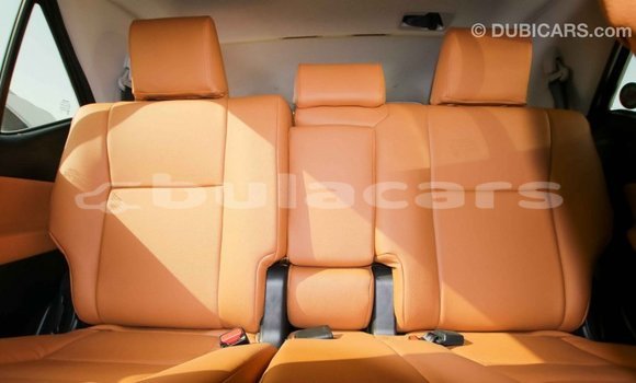 Acheter Import Voiture Toyota Fortuner Gris à Import - Dubai, Central Acheter Import Voiture Toyota Fortuner Gris à Import - Dubai, Central