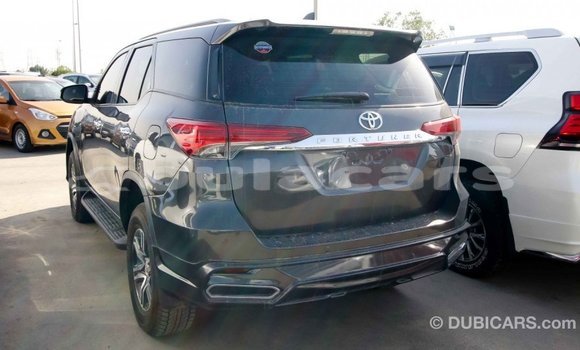 Acheter Import Voiture Toyota Fortuner Gris à Import - Dubai, Central Acheter Import Voiture Toyota Fortuner Gris à Import - Dubai, Central