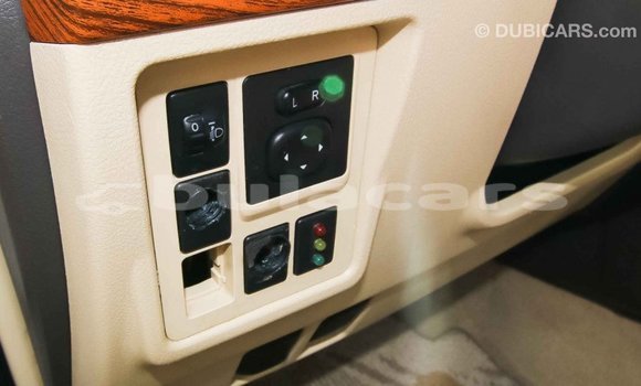 Acheter Import Voiture Toyota Prado Blanc à Import - Dubai, Central Acheter Import Voiture Toyota Prado Blanc à Import - Dubai, Central