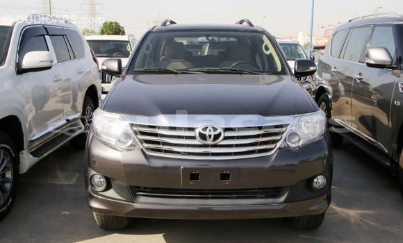 Acheter Import Voiture Toyota Fortuner Gris à Import - Dubai, Central Acheter Import Voiture Toyota Fortuner Gris à Import - Dubai, Central