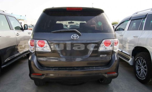 Acheter Import Voiture Toyota Fortuner Gris à Import - Dubai, Central Acheter Import Voiture Toyota Fortuner Gris à Import - Dubai, Central