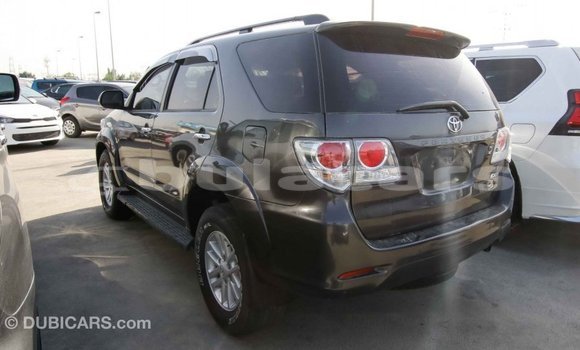 Acheter Import Voiture Toyota Fortuner Gris à Import - Dubai, Central Acheter Import Voiture Toyota Fortuner Gris à Import - Dubai, Central