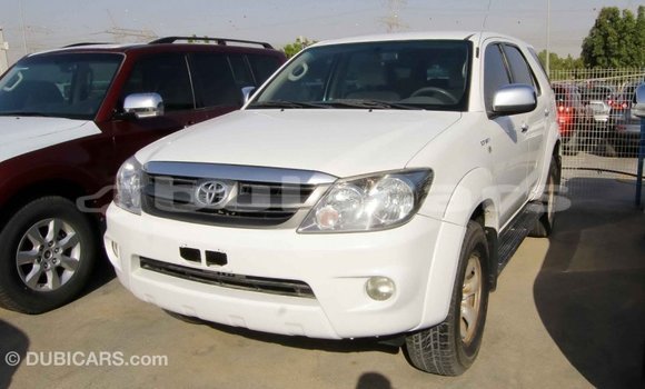 Buy Import Toyota Fortuner White Car in Import - Dubai in Central Buy Import Toyota Fortuner White Car in Import - Dubai in Central