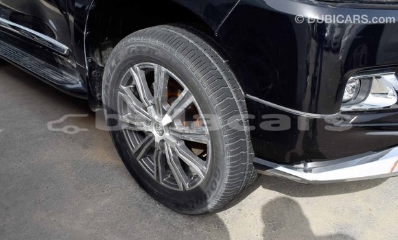 Acheter Import Voiture Toyota Land Cruiser Noir à Import - Dubai, Central Acheter Import Voiture Toyota Land Cruiser Noir à Import - Dubai, Central