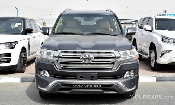 Acheter Import Voiture Toyota Land Cruiser Gris à Import - Dubai, Central Acheter Import Voiture Toyota Land Cruiser Gris à Import - Dubai, Central