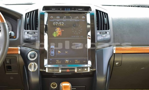 Acheter Import Voiture Toyota Land Cruiser Gris à Import - Dubai, Central Acheter Import Voiture Toyota Land Cruiser Gris à Import - Dubai, Central